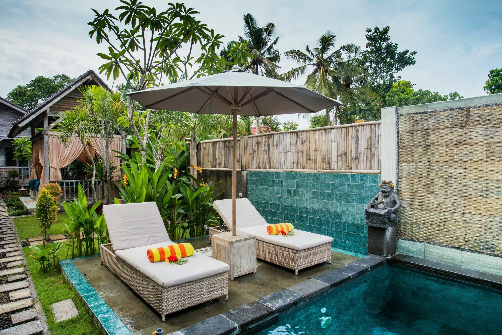 Отель The Syron Huts Lembongan Экстерьер фото